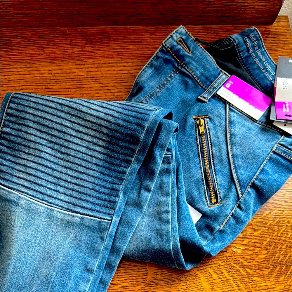 Mossimo denim leggings with zipper and knee detail
